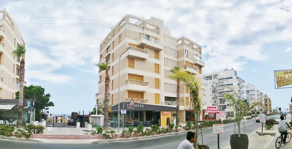 דירות לרנקה Lazuli Sea View Beachfront Ap 254